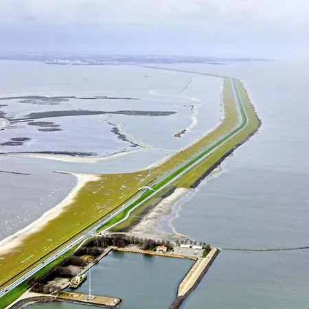 Beachside With Views, Cleaning Included * Nieuwpoort