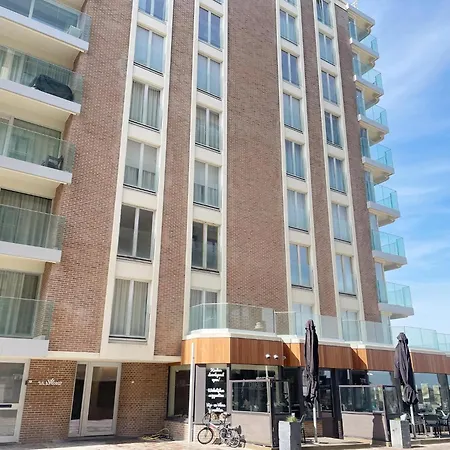 Beachside With Views, Cleaning Included * Nieuwpoort