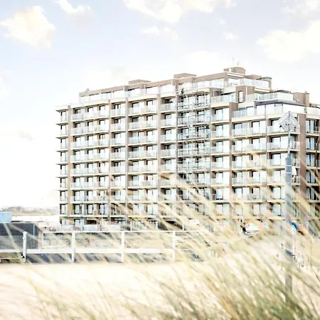 Beachside With Views, Cleaning Included *
