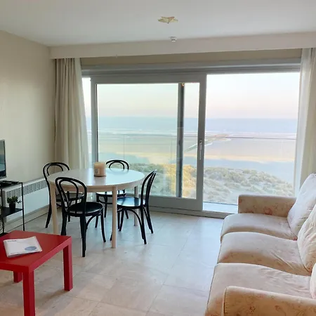 In With The Beach, Cleaning Included Apartment