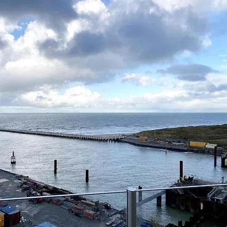 Beachside With Views, Cleaning Included * Nieuwpoort