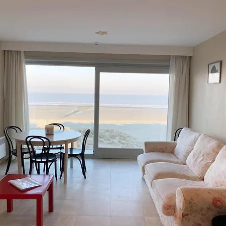 Beachside With Views, Cleaning Included * Nieuwpoort