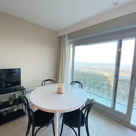 In With The Beach, Cleaning Included *